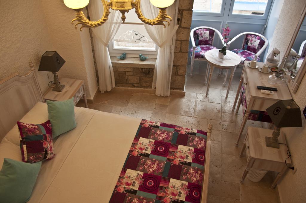 Galya Otel Alaçatı Bilik gambar
